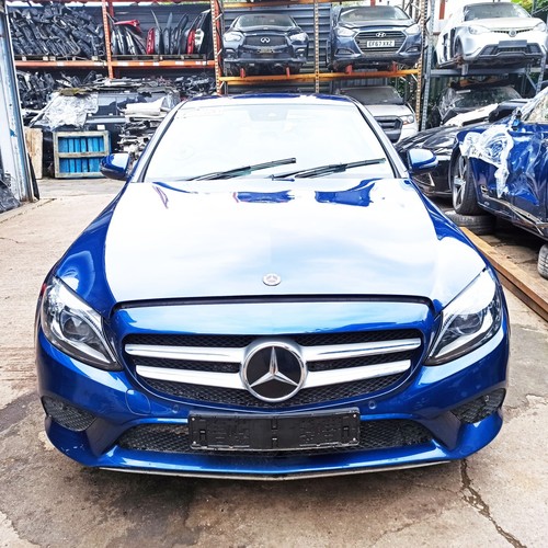 Eine mutter mercedes - mutter, mercedes-benz